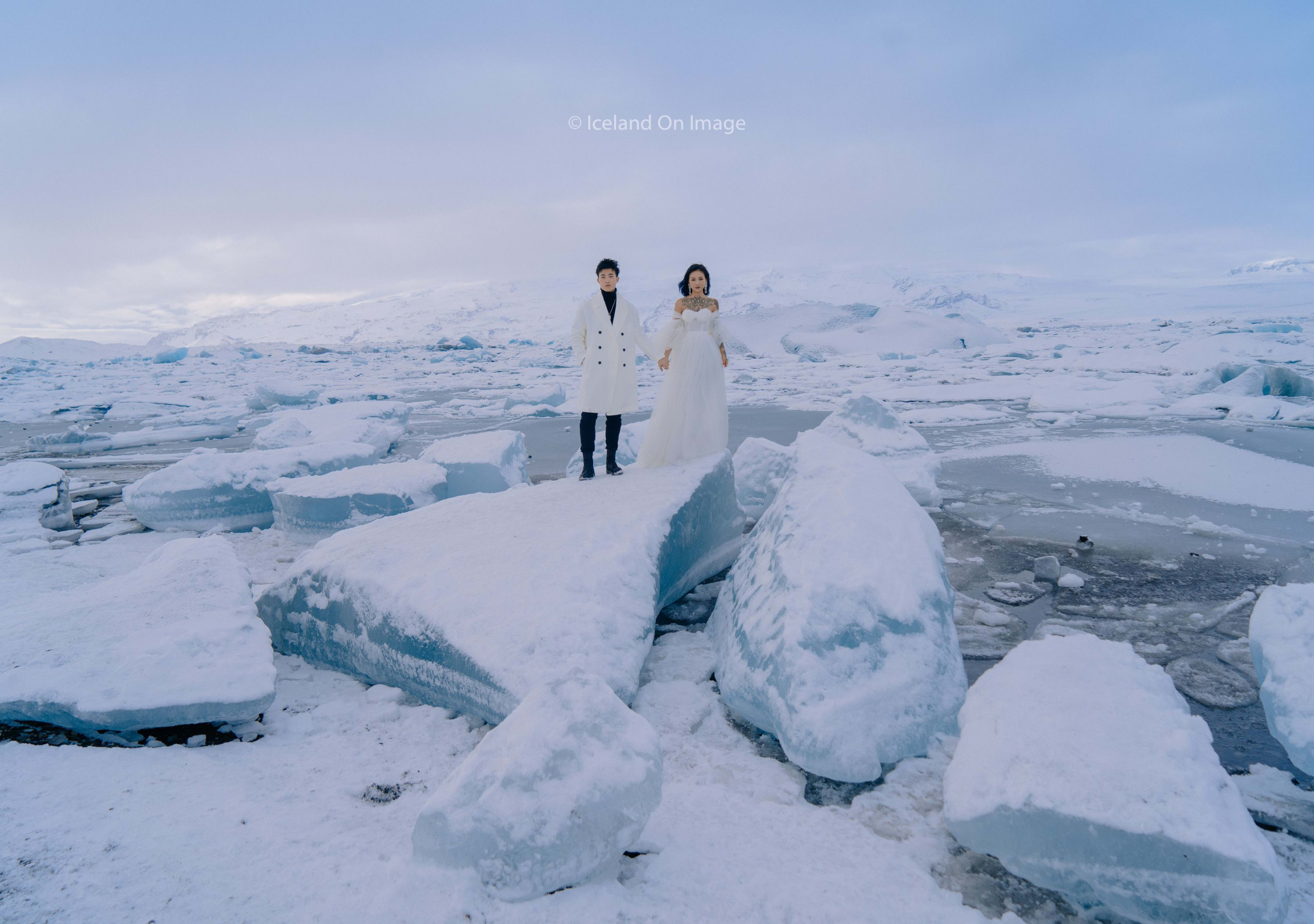 wedding couple at jokulsarlon